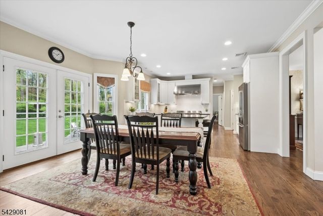 8 Forest Dr, Mendham Boro, NJ 07945