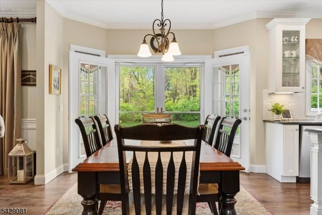 8 Forest Dr, Mendham Boro, NJ 07945