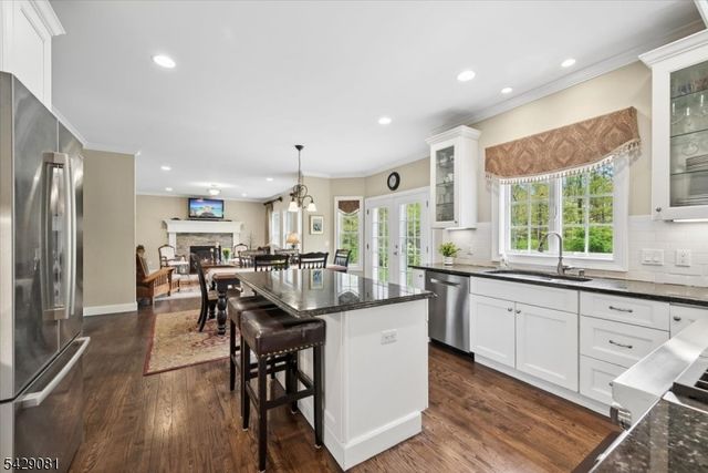 8 Forest Dr, Mendham Boro, NJ 07945