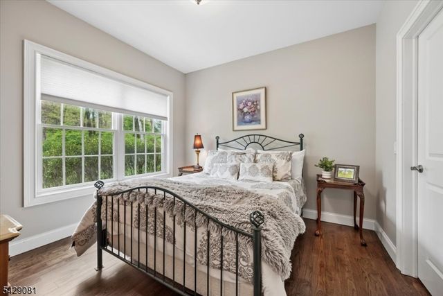 8 Forest Dr, Mendham Boro, NJ 07945