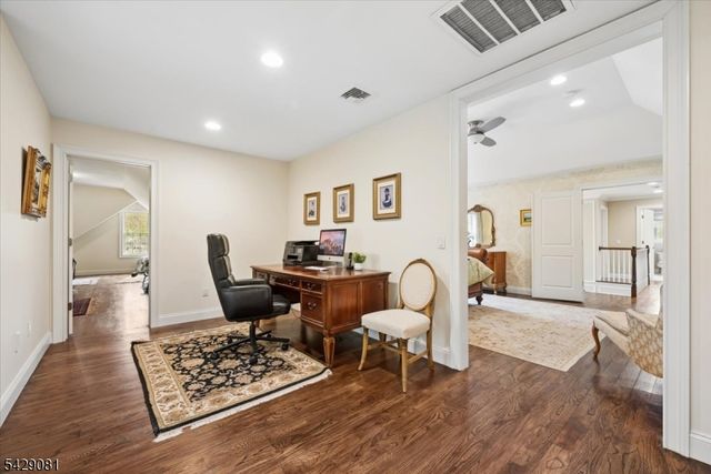 8 Forest Dr, Mendham Boro, NJ 07945