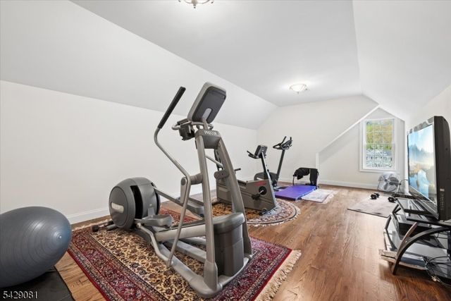 8 Forest Dr, Mendham Boro, NJ 07945