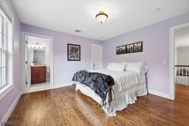 8 Forest Dr, Mendham Boro, NJ 07945