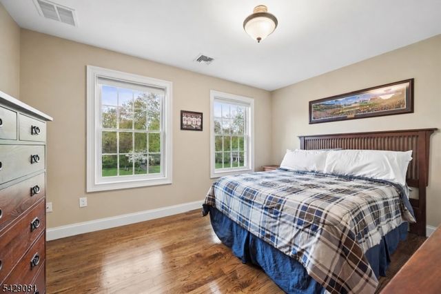 8 Forest Dr, Mendham Boro, NJ 07945