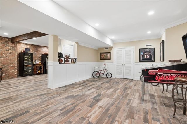 8 Forest Dr, Mendham Boro, NJ 07945
