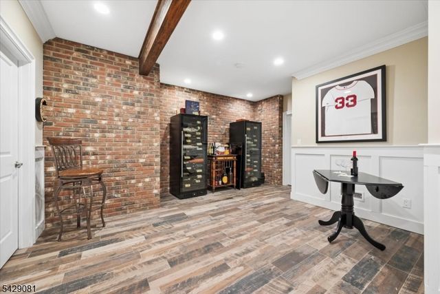 8 Forest Dr, Mendham Boro, NJ 07945