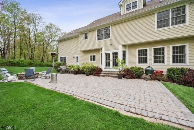 8 Forest Dr, Mendham Boro, NJ 07945