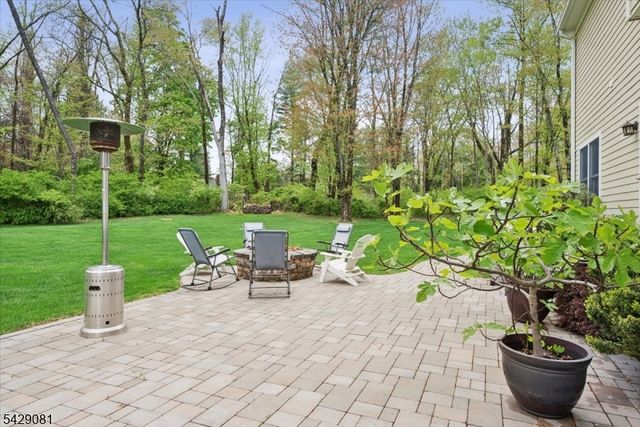 8 Forest Dr, Mendham Boro, NJ 07945
