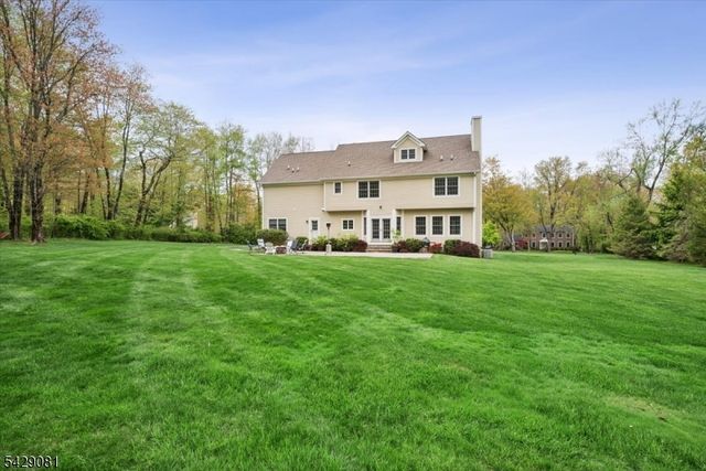 8 Forest Dr, Mendham Boro, NJ 07945