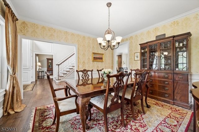 8 Forest Dr, Mendham Boro, NJ 07945
