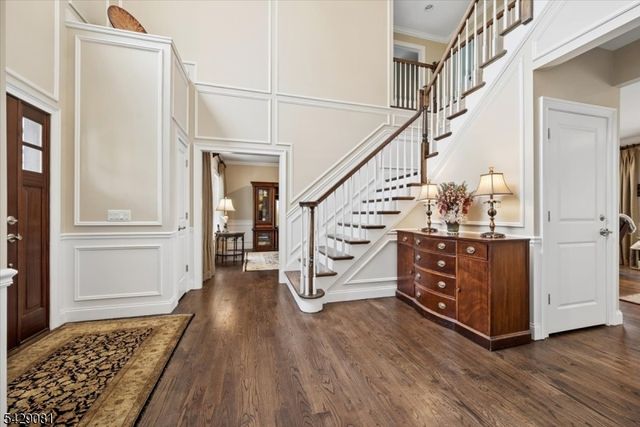 8 Forest Dr, Mendham Boro, NJ 07945