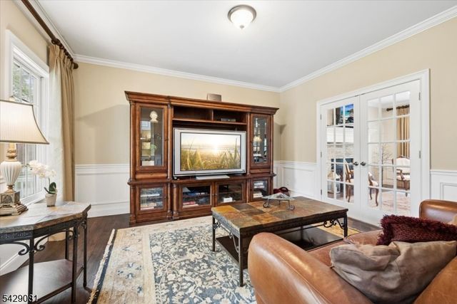 8 Forest Dr, Mendham Boro, NJ 07945