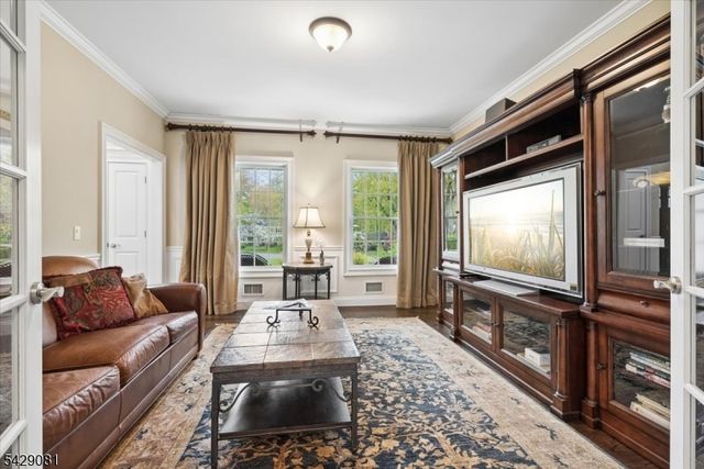 8 Forest Dr, Mendham Boro, NJ 07945