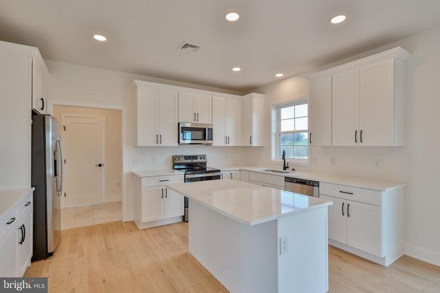 883 EMERALD VALLEY LN, Bangor, PA 18013