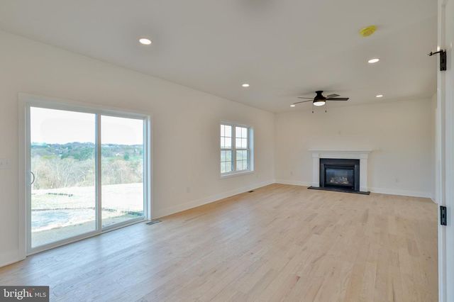 883 EMERALD VALLEY LN, Bangor, PA 18013