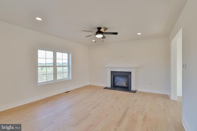 883 EMERALD VALLEY LN, Bangor, PA 18013