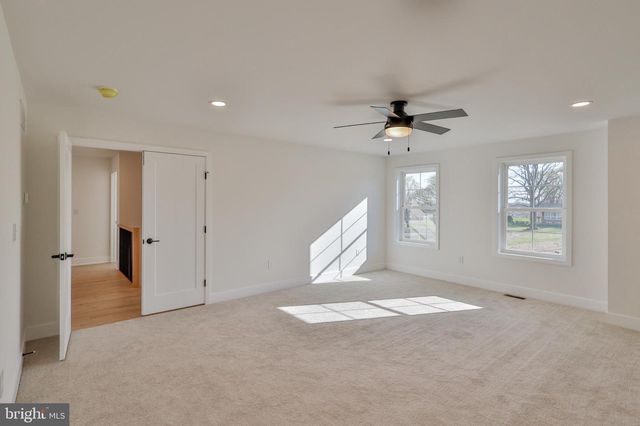 883 EMERALD VALLEY LN, Bangor, PA 18013