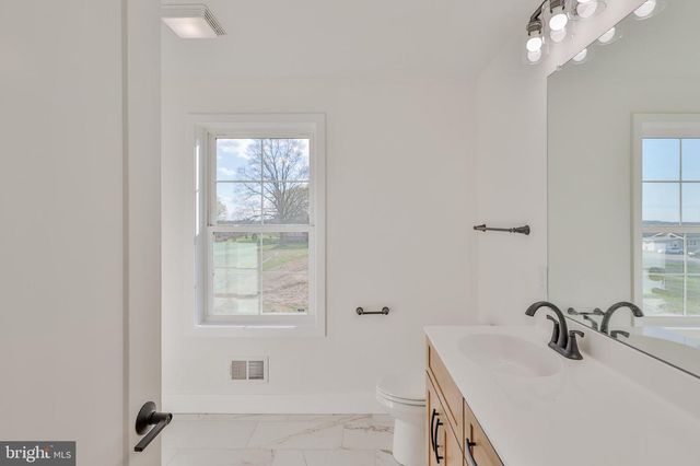 883 EMERALD VALLEY LN, Bangor, PA 18013