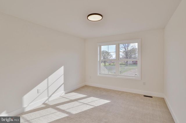 883 EMERALD VALLEY LN, Bangor, PA 18013