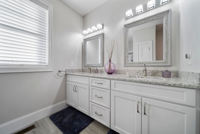 50 Blackstone Drive, Raymond, NH 03077