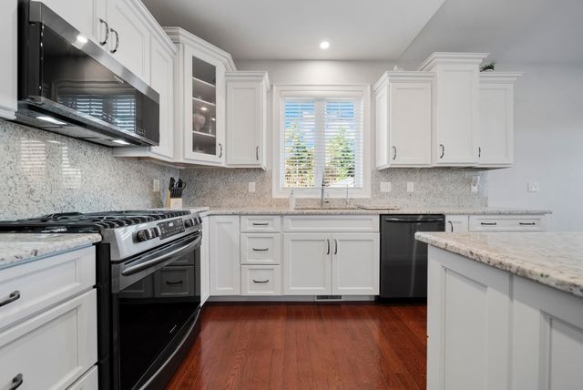 50 Blackstone Drive, Raymond, NH 03077