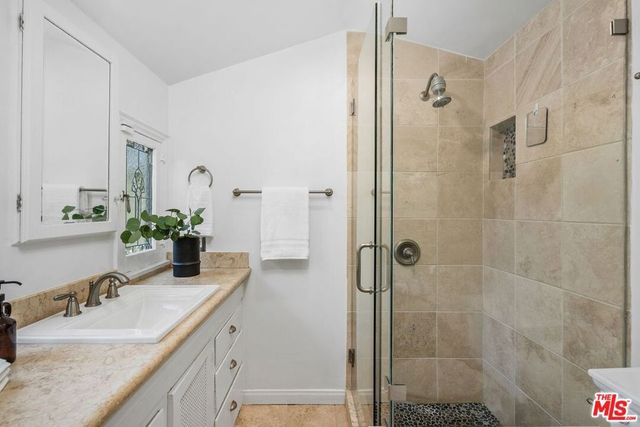 2130 Las Lunas Street, Pasadena, CA 91107