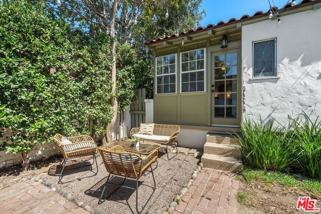 2130 Las Lunas Street, Pasadena, CA 91107