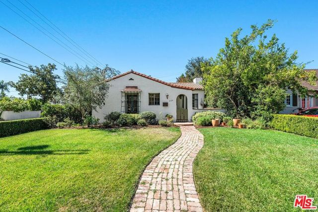 2130 Las Lunas Street, Pasadena, CA 91107