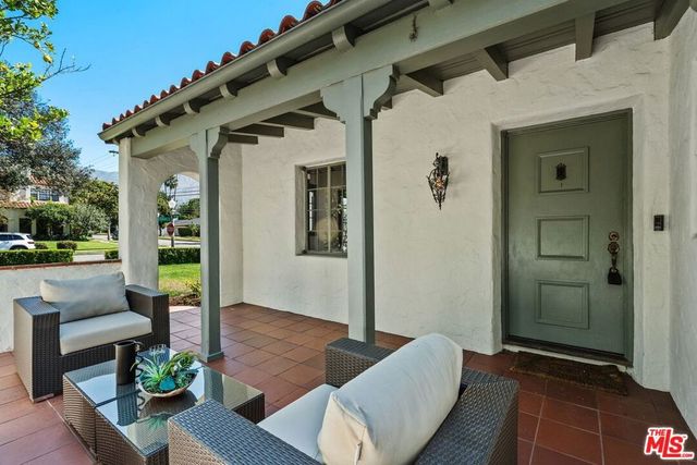 2130 Las Lunas Street, Pasadena, CA 91107