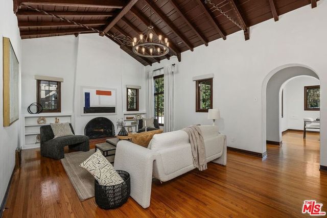 2130 Las Lunas Street, Pasadena, CA 91107