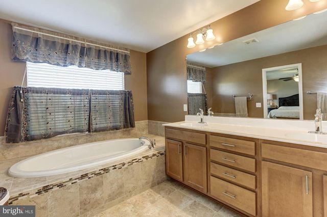43531 HERITAGE GAP TER, Chantilly, VA 20152