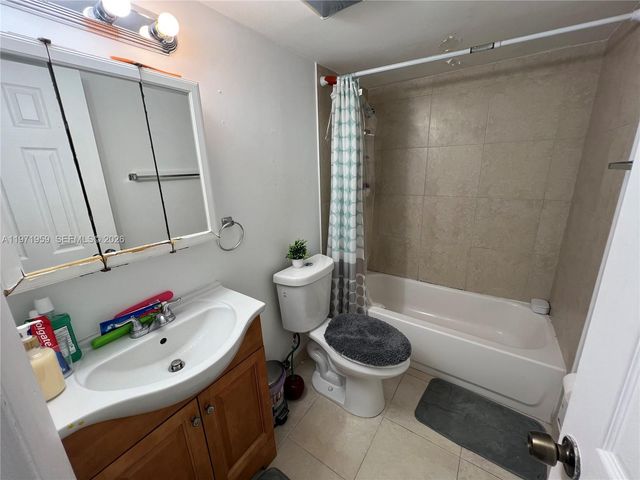 9240 Fontainebleau Blvd 207, Miami, FL 33172