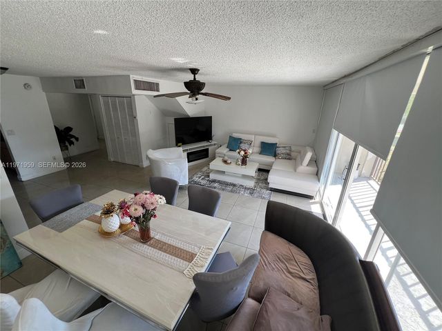 9240 Fontainebleau Blvd 207, Miami, FL 33172