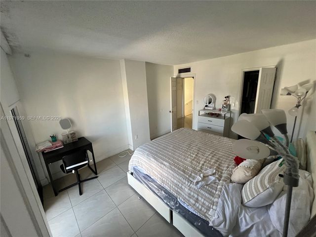 9240 Fontainebleau Blvd 207, Miami, FL 33172