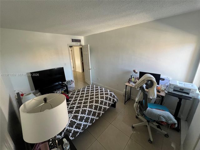 9240 Fontainebleau Blvd 207, Miami, FL 33172