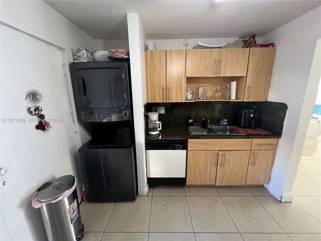 9240 Fontainebleau Blvd 207, Miami, FL 33172