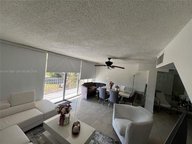 9240 Fontainebleau Blvd 207, Miami, FL 33172