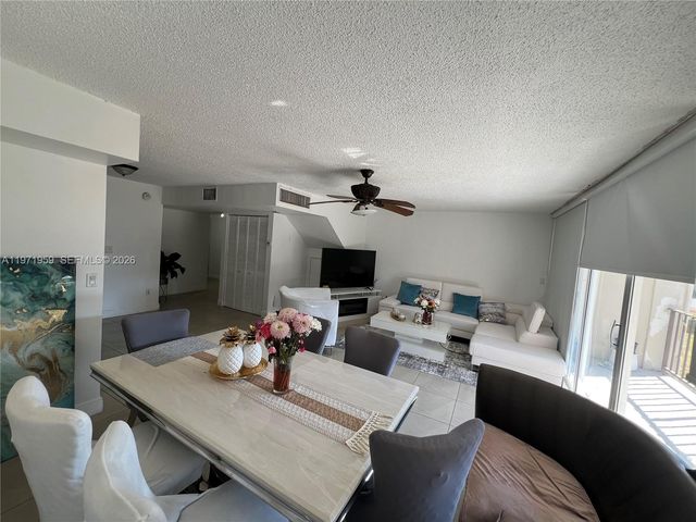 9240 Fontainebleau Blvd 207, Miami, FL 33172