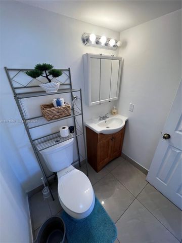 9240 Fontainebleau Blvd 207, Miami, FL 33172