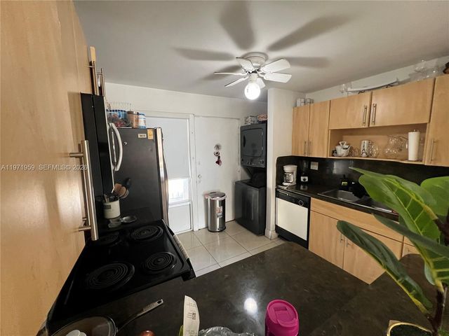 9240 Fontainebleau Blvd 207, Miami, FL 33172