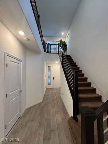 645 Soaring Wings Avenue, Las Vegas, NV 89183