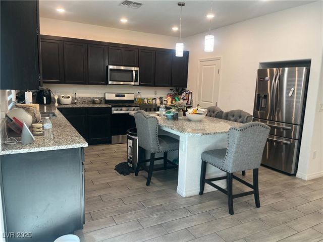 645 Soaring Wings Avenue, Las Vegas, NV 89183