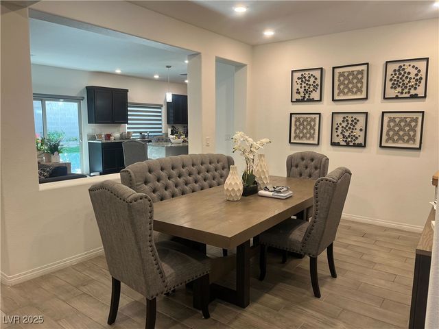 645 Soaring Wings Avenue, Las Vegas, NV 89183