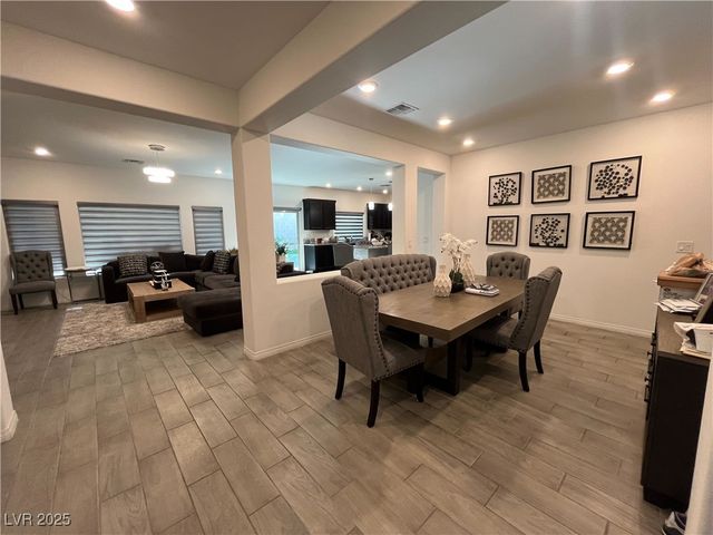 645 Soaring Wings Avenue, Las Vegas, NV 89183