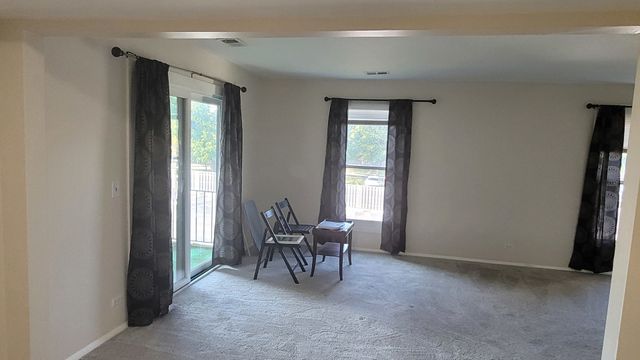 1800 Fayette Walk E, Hoffman Estates, IL 60169