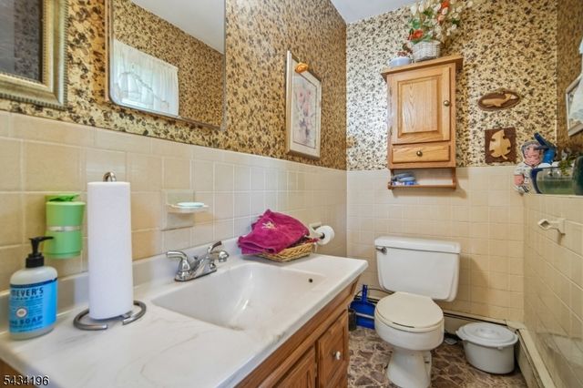 22 Marlton Dr, Wayne Twp., NJ 07470