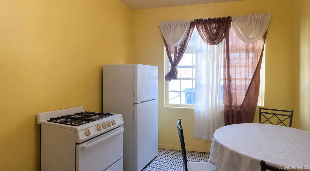105-04 Liberty Avenue, Ozone Park, NY 11417 — photo 4
