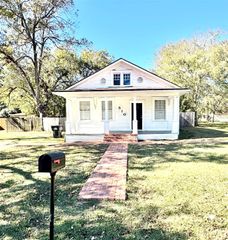 510 S 10th Avenue, Teague, TX 75860