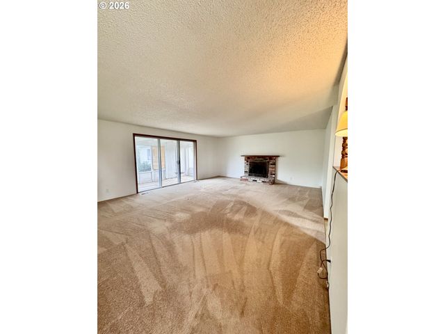 948 V St, Springfield, OR 97477