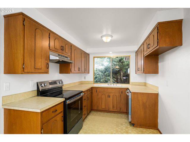 948 V St, Springfield, OR 97477